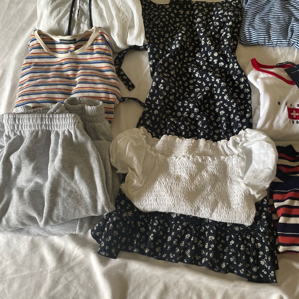 Brandy Melville Bundle 11 items huge lot ! - Picture 4 of 6